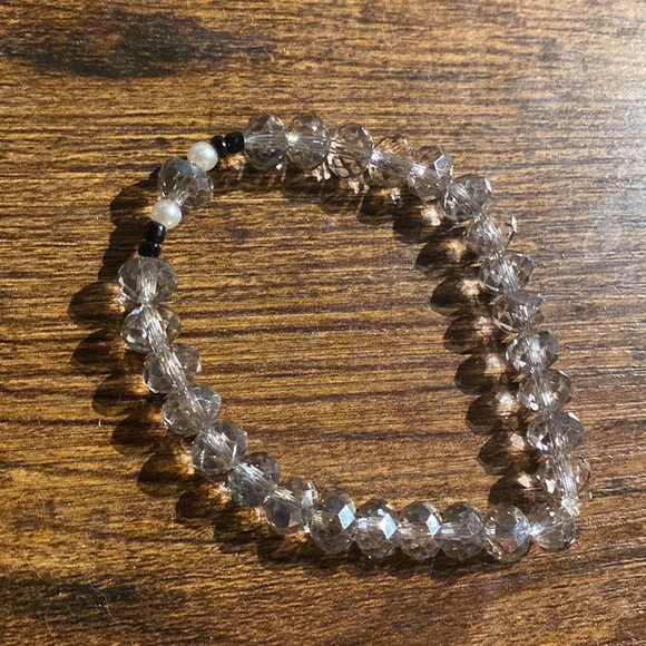 Handmade 8mm Swarovski beaded bracelet - Picture 4 of 6